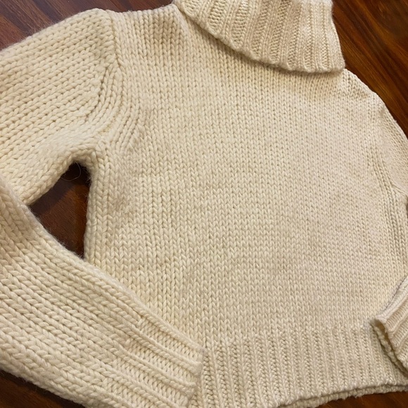 J.Crew Ivory Turtleneck Sweater Soft Wool/acrylic/Alpaca. - Picture 6 of 12